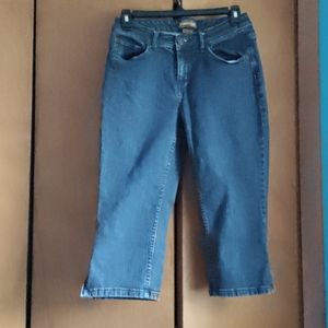 ✨ St John's Bay women's 4P capri jeans